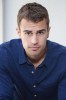 photo Theo James